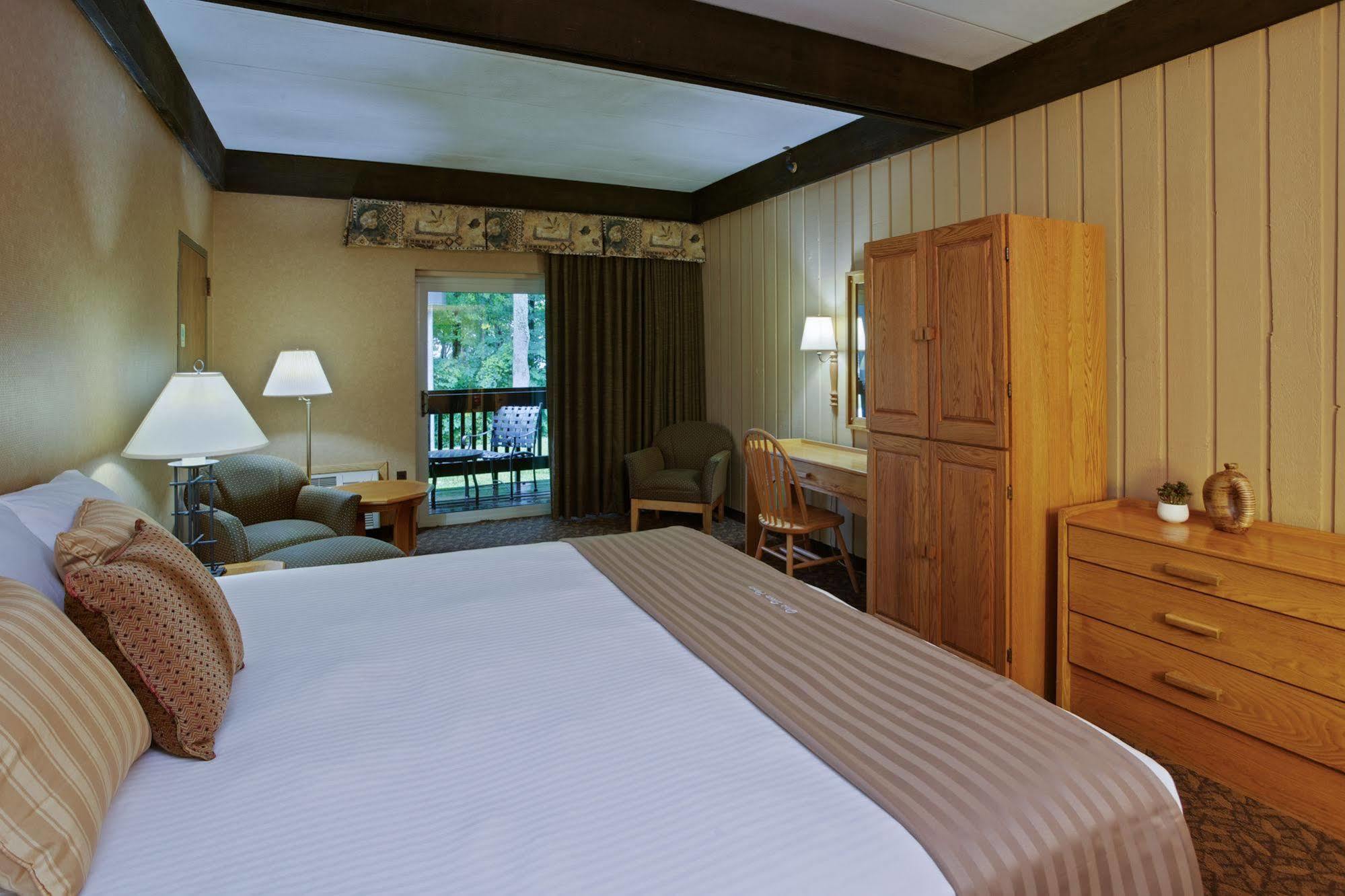 Mohican Lodge And Conference Center Perrysville Exterior foto