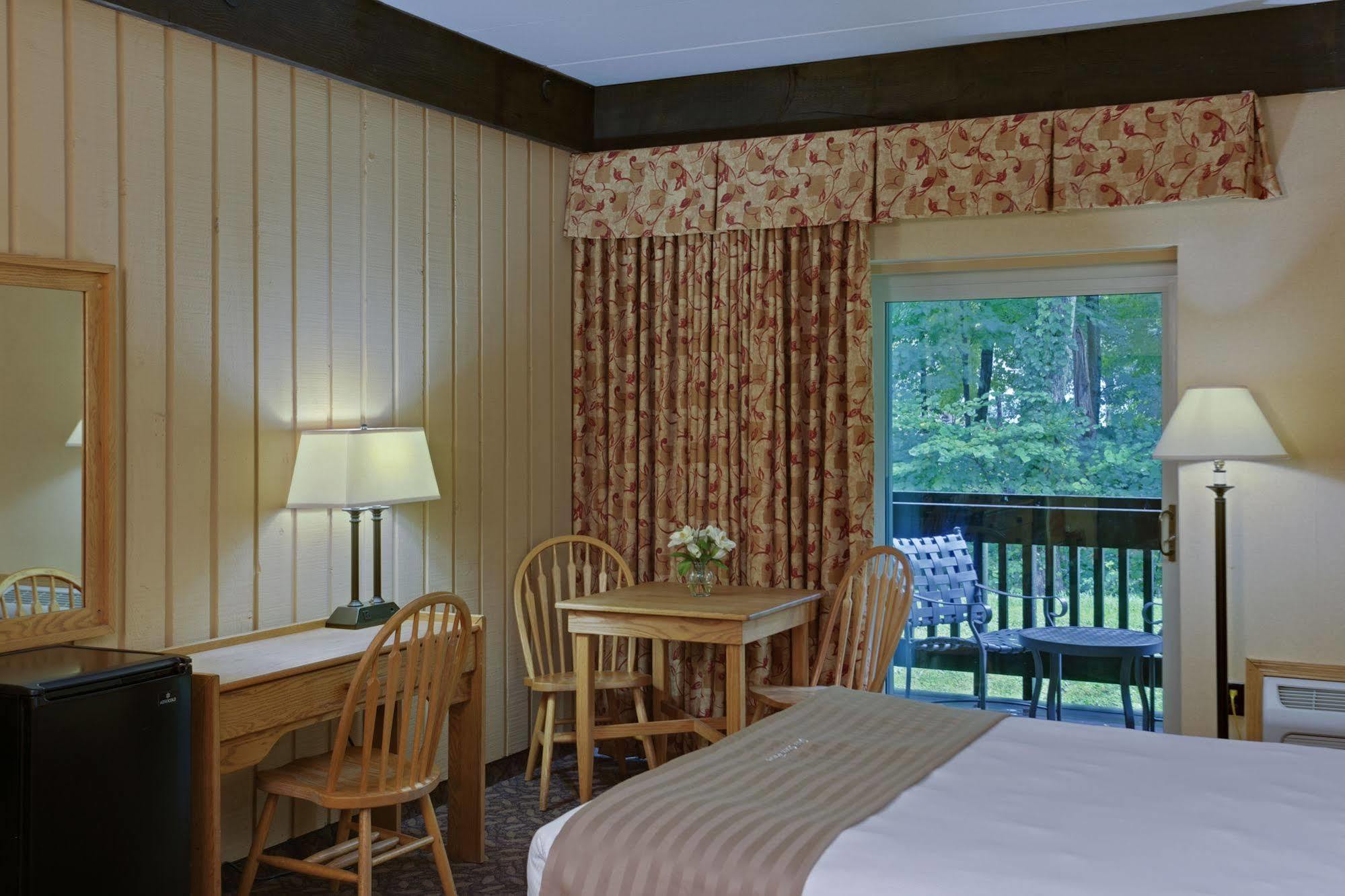 Mohican Lodge And Conference Center Perrysville Exterior foto